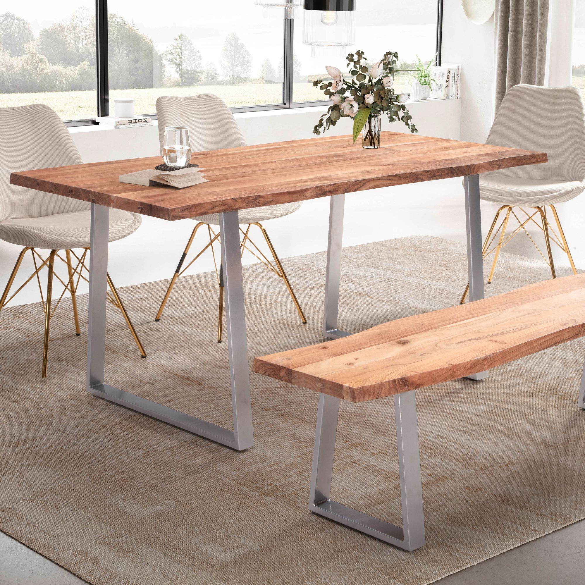 Table à manger 140x80x76 cm | Acacia massif | Plateau couleur or clair | Pieds trapèzes chromés